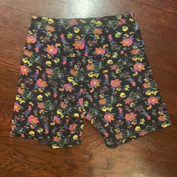 Victoria’s Secret Pink Yoga Shorts - Picture 3 of 3